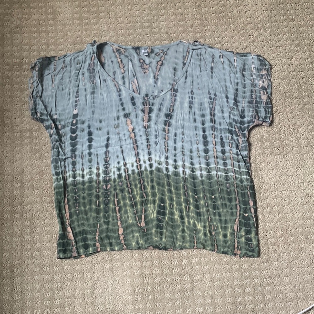 Cold shoulder, batik style print, beautiful colors